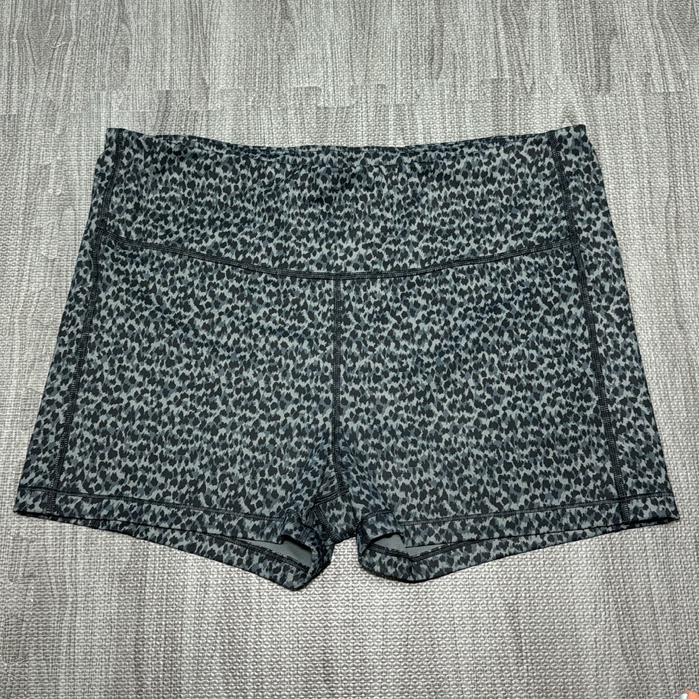 Athleta Ultimate Printed Shortie, Black & Grey Animal Print - Women’s Size XL